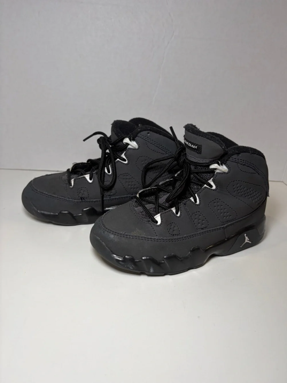 Nike Air Jordan 9 Retro sneakers in an Anthracite colorway toddler size 11